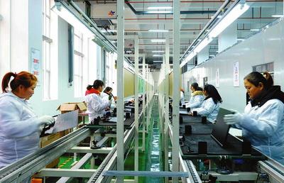 千余臺(tái)電腦液晶顯示器搭乘“長(zhǎng)安號(hào)”啟運(yùn)吉爾吉斯斯坦，助力中亞通訊產(chǎn)品市場(chǎng)發(fā)展